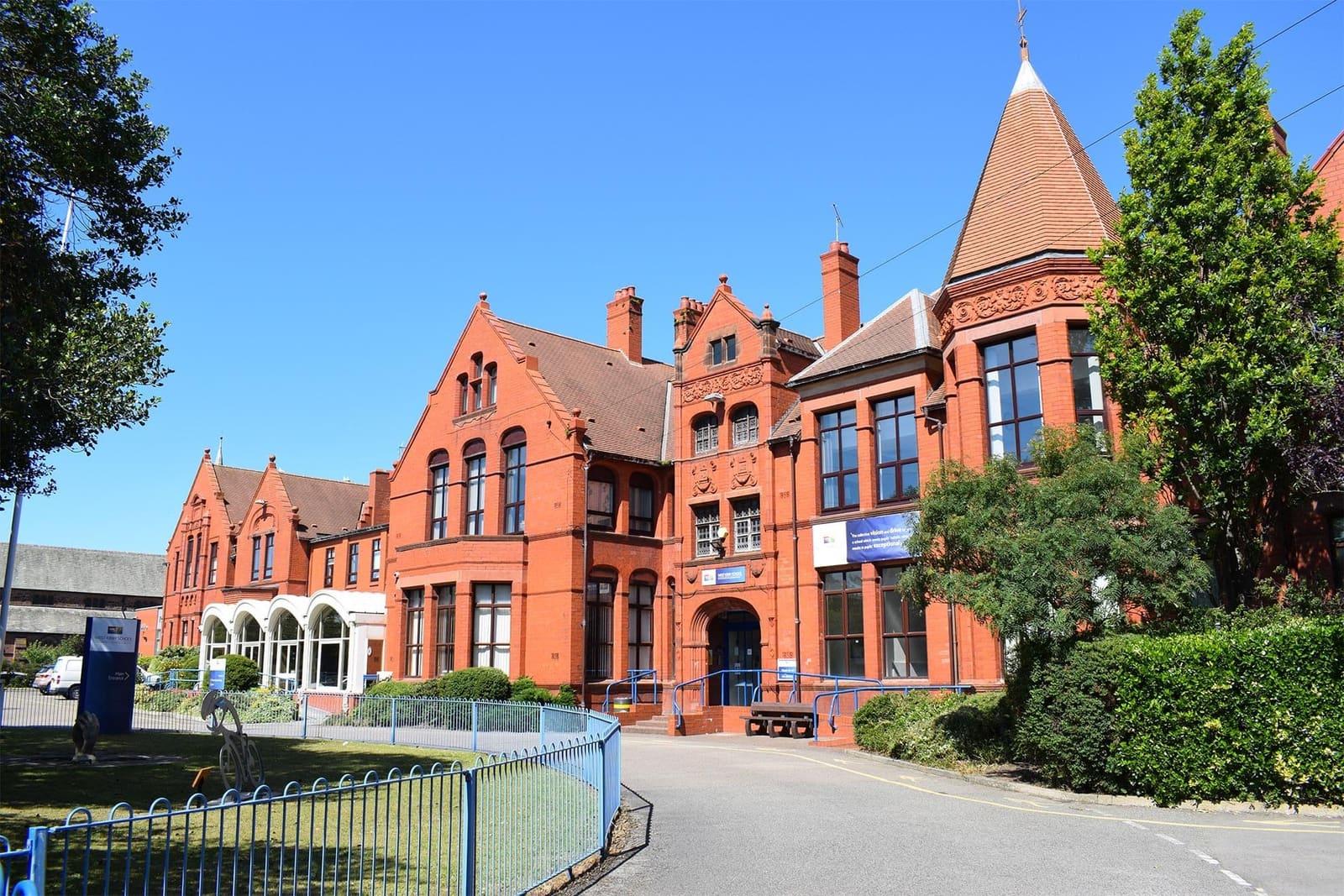 ES Independent School — boarding school campus