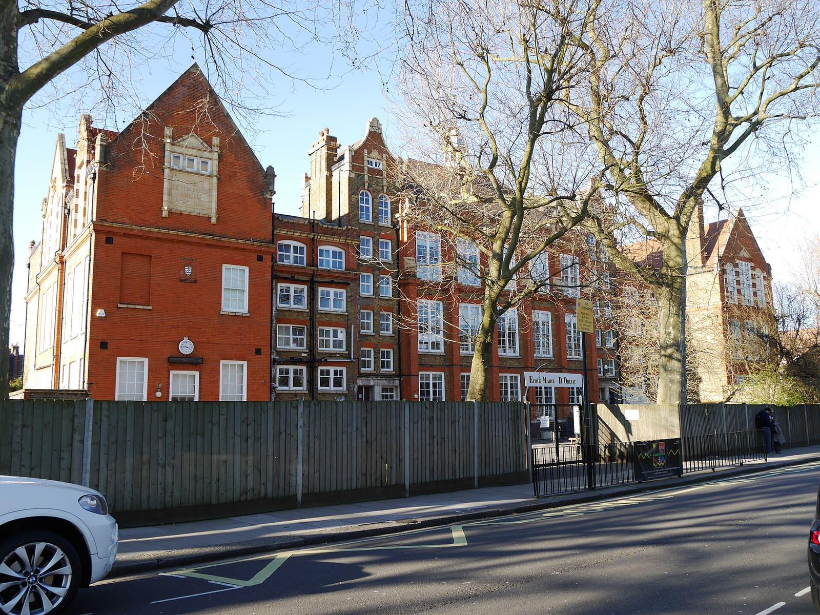 Lycee Francais Charles de Gaulle — boarding school campus